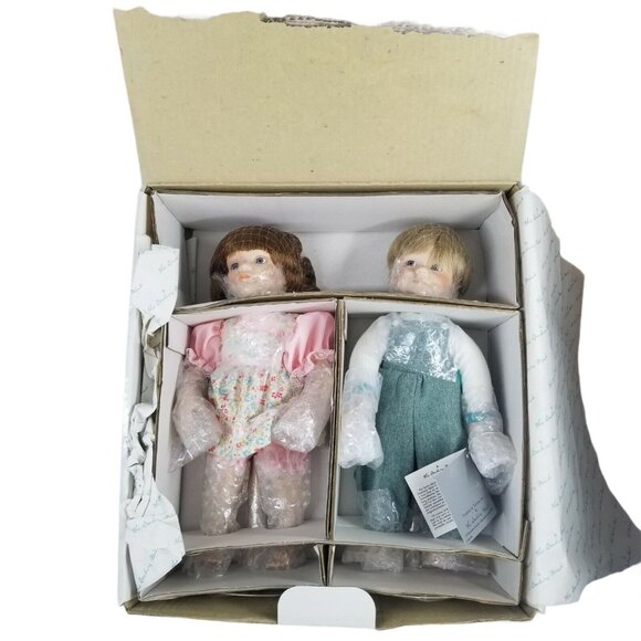 Danbury Mint Kissing Porcelain Dolls Original Box First Kiss Boy Girl Tags - Picture 1 of 12